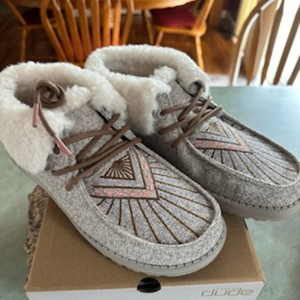 HEY DUDE Britt **NWT** Fur lined, SZ 7/EU 38 -Western Brown